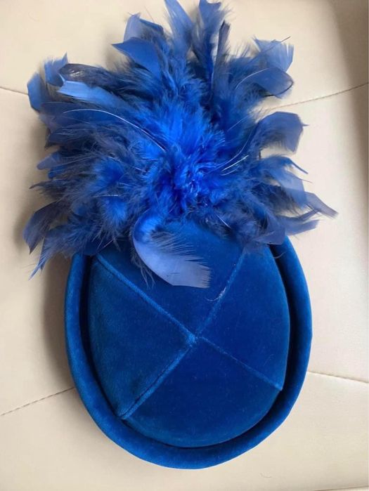 Toca / pălărie/ accesoriu de pus pe cap din catifea , nu Fandacsia