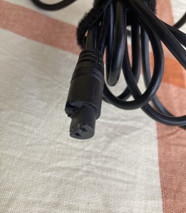 Alimemtator universal Notebook / adapter universal Laptop / transformator hama laptop
