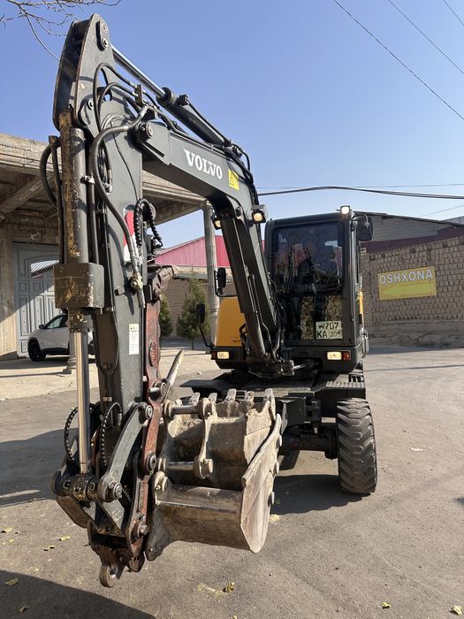 Srochno Mini Ekskavator Volvo EW60E Sotiladi