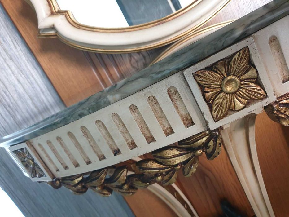 Барокова тоалетка/конзолна масичка/маса с огледало-мрамор-дърворезба