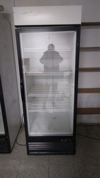 Витринный холодильник