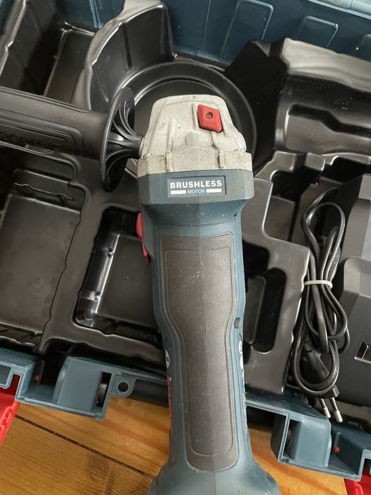 BOSCH GWS 180-li polizor unghiular flex cu acumulator 18v