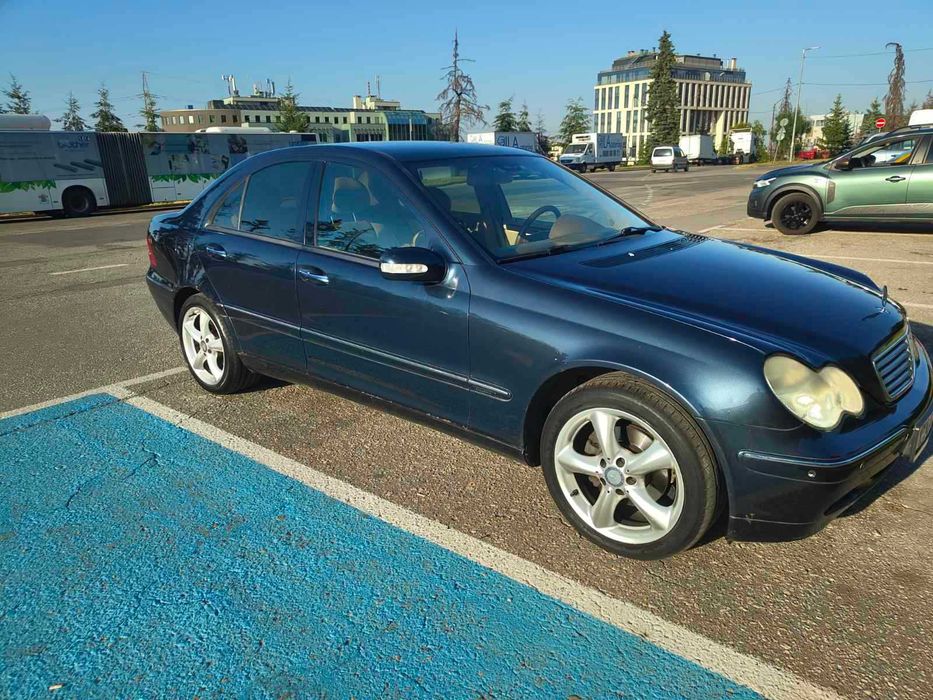 Mercedes-Benz w203 220cdi elegance  ; автомат, кожа.