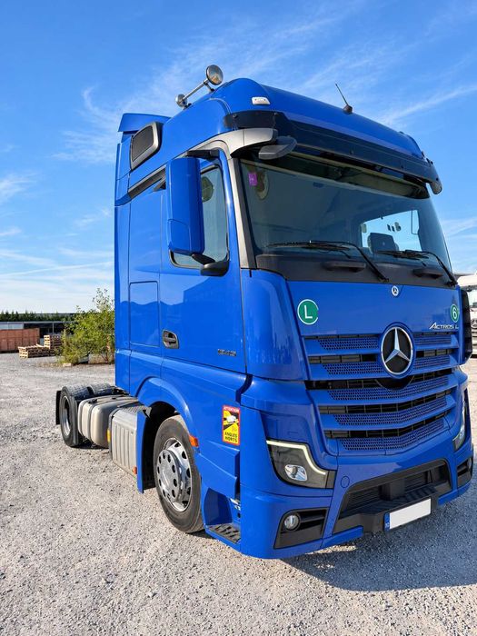 Mercedes-Benz Actros L 1845, autotractor Mega 4x2, prima înmatriculare 11/2022.