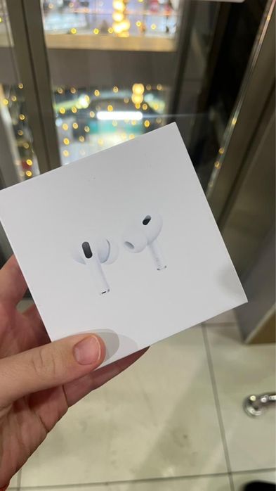 Наушник air pods есть 2 штуки