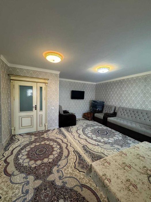 Продается квартира.Юнусабад  18 77 серия кирпичный дом 3\3\4