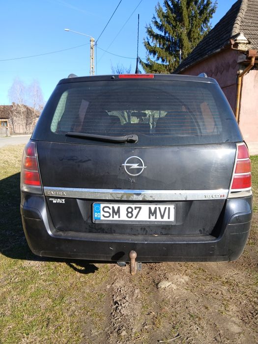 Vând Opel zafira