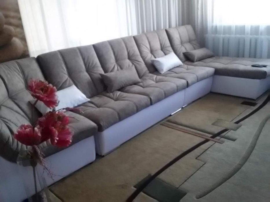 Продам диван с оттоманкой.