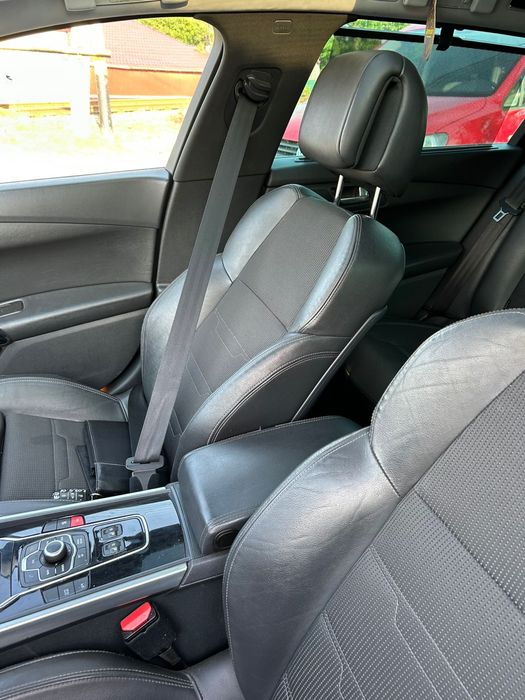 Scaune din piele cu încălzire și banchete spate Peugeot 508 SW 2011