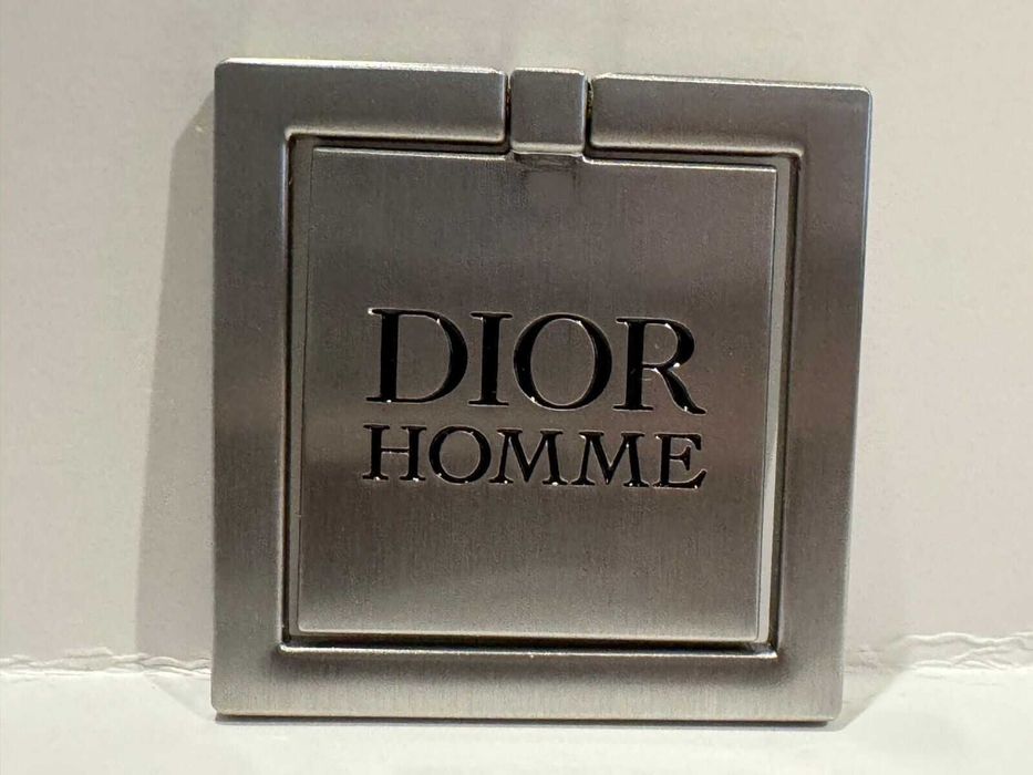 Кольцо для телефона от бренда  dior