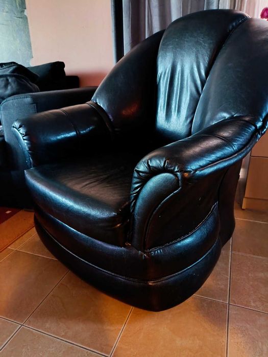 Кресло черна кожа