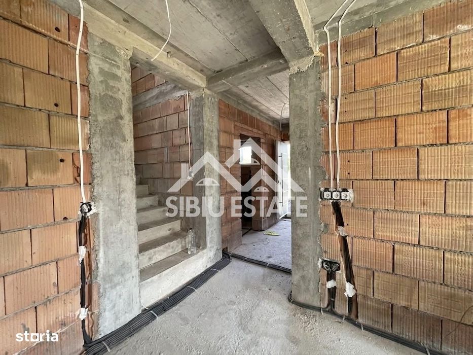 Casa spatioasa, luminoasa bine compartimentata in Selimbar