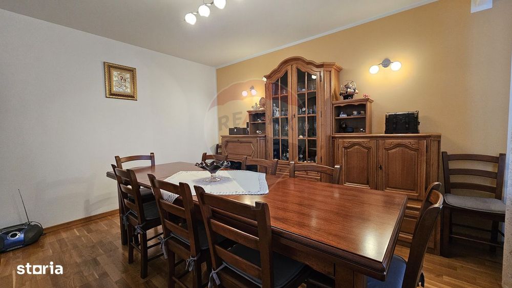 Casă / Vilă de lux cu 8 camere de vânzare in Obcini, Suceava