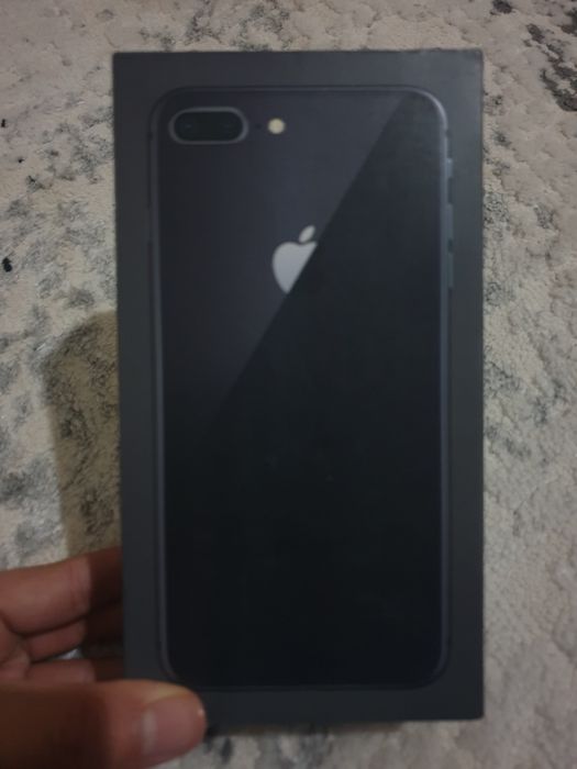 Iphone 8+ karobkasi sotiladi..