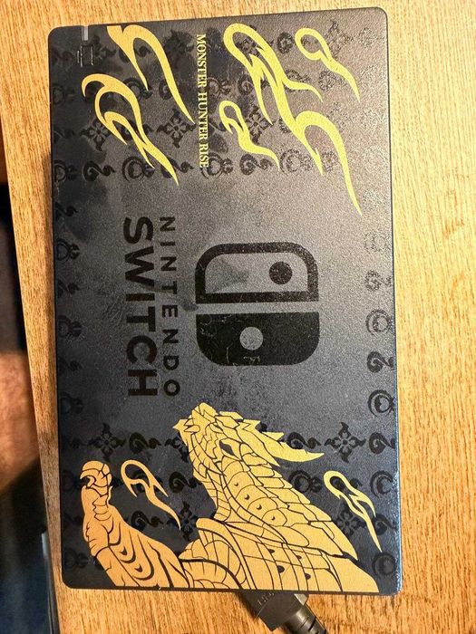 Nintendo Switch Monster Hunter Rise Limited Edition + Pro Controller + 128GB + 4 Jocuri