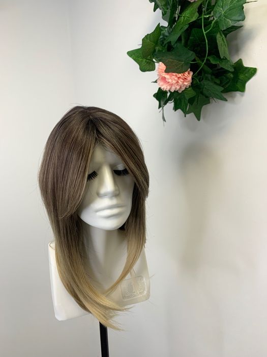 Perucă cu breton lung