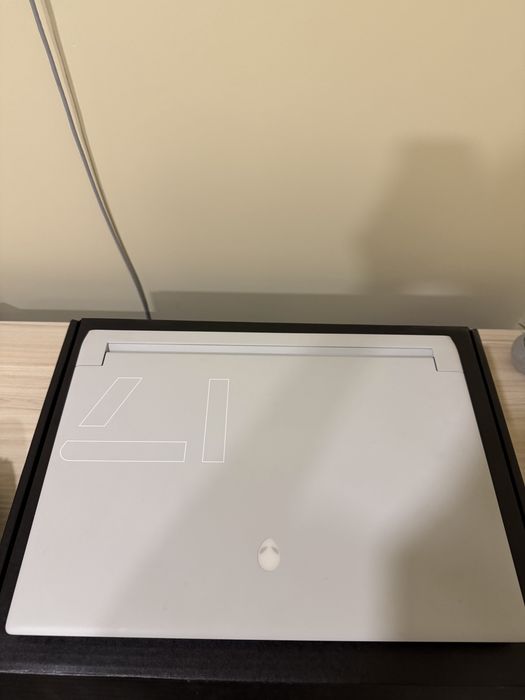 Геймърски лаптоп Dell Alienware X17 R2 + подарък мишка и охлаждаща поставка