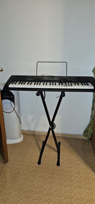 Продам синтезатор