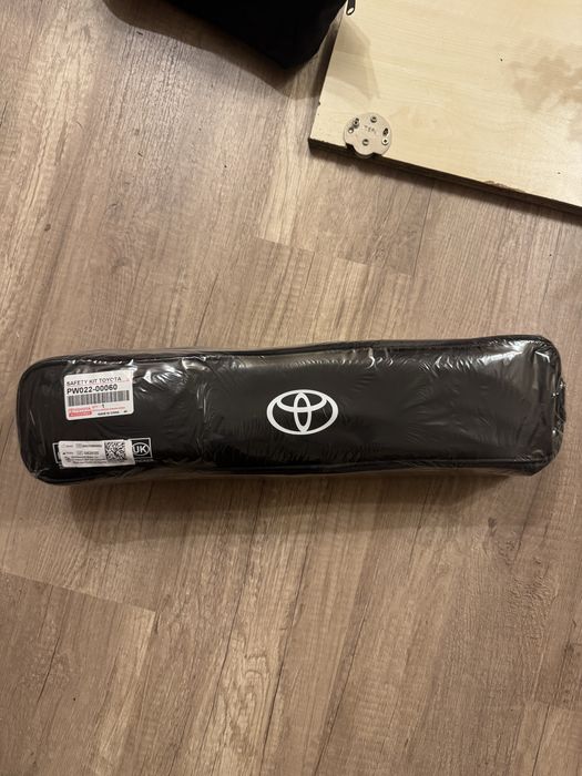 Оригинални НОВИ аптечки на различни марки автомобили