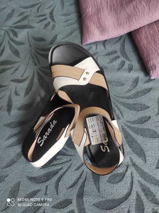 Чисто нови дамски сандали