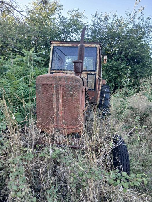 Продавам трактор Беларус