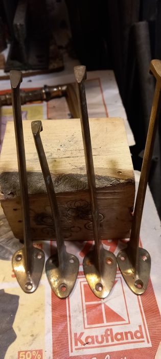 Масивни месингови дръжки