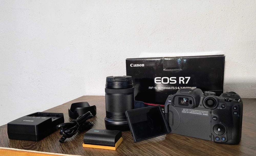 Canon EOS R7 + obiectiv RF 18-150mm