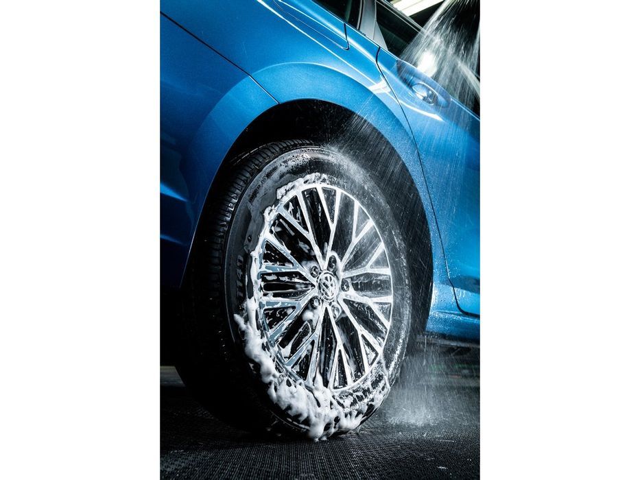 Solutie curatare jante Turtle Wax FG7446 500 ml, pentru jante din aluminiu, otel si plastic, indeparteaza praful de frana, uleiul si gudronul