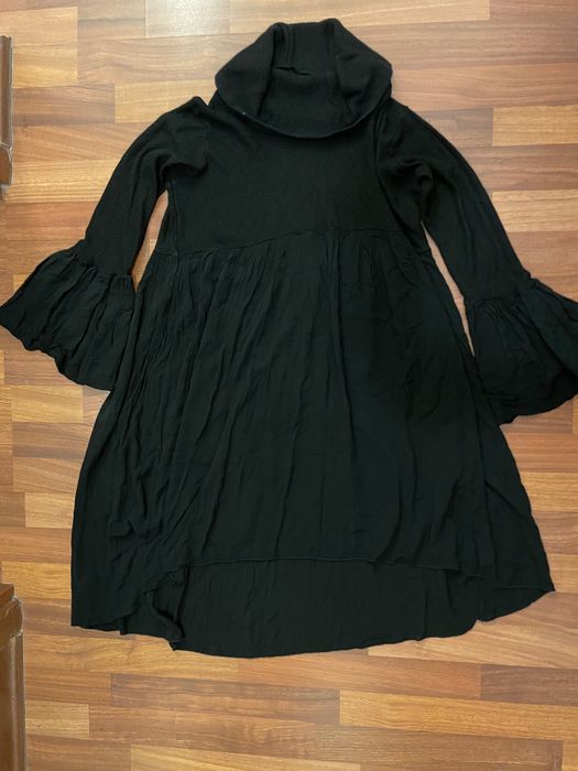 rochie meagra asimetrica cu talie inalta si maneci evazate