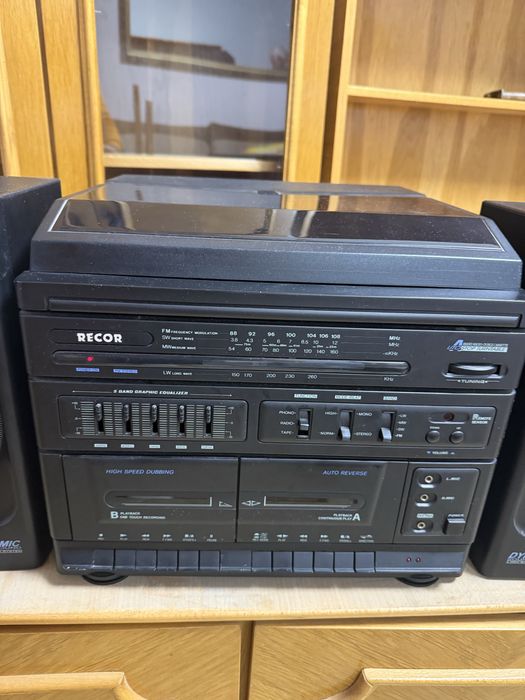 Vand combina muzicala cu 2 boxe  “STEREO RADIO CASSETTE MUSIC CENTRE RC 1008”