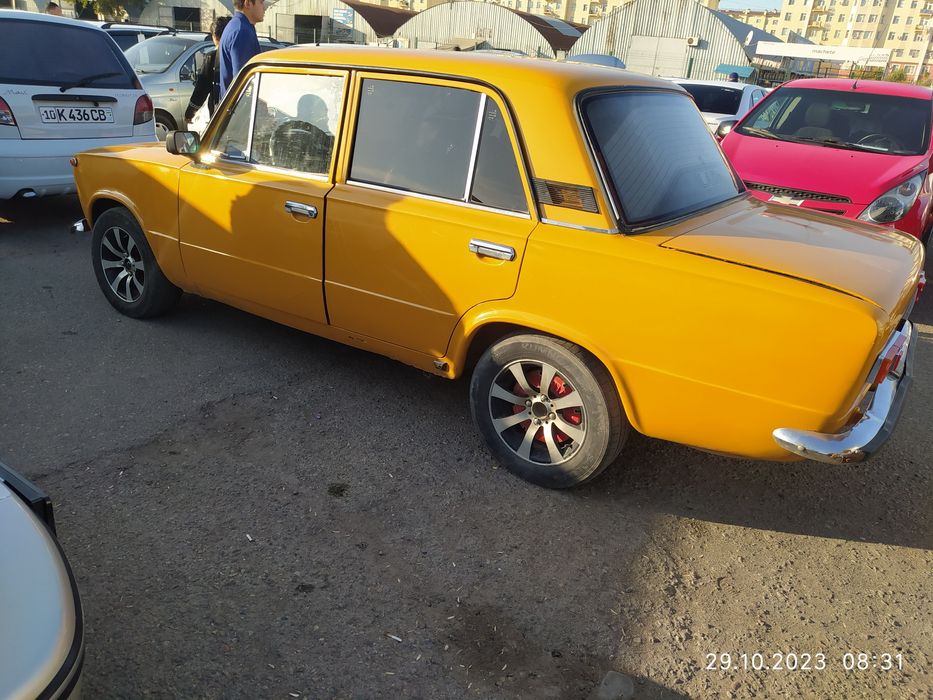 Vaz 21013 sotiladi faqat naxtga narxini kelishamiz