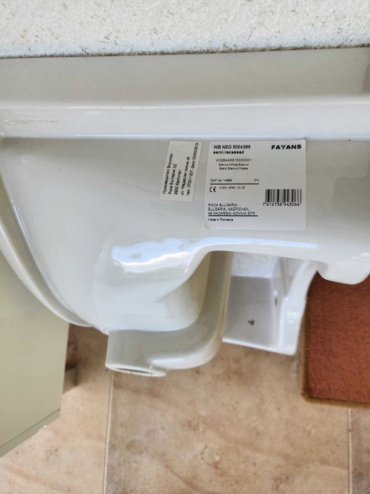 Водоустойчив долен шкаф за баня TRIANO с мивка.