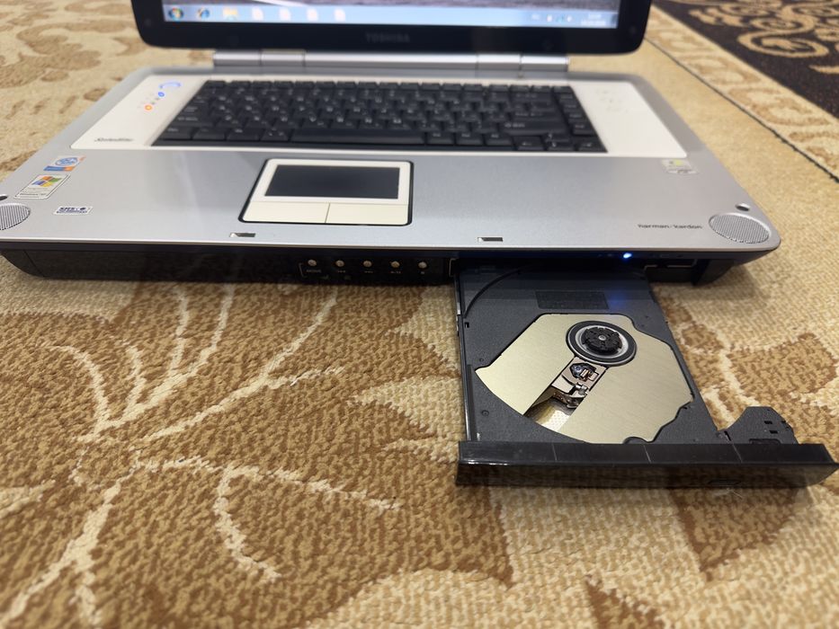 Ноудбук TOSHIBA продам