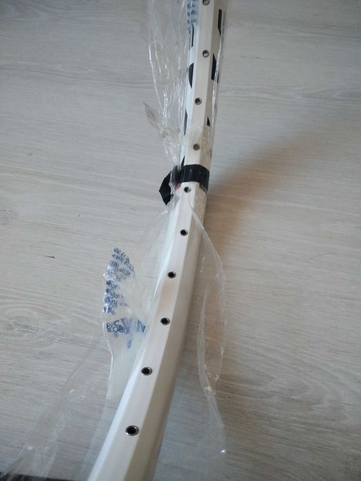 Бяла шина mach за колело