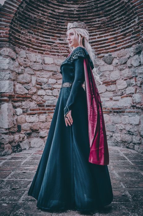 Рокля на Рейнира Таргериан от Къщата на дракона