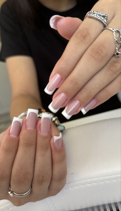 Buna. Realizez unghii cu gel  in prima  universitati,va astept