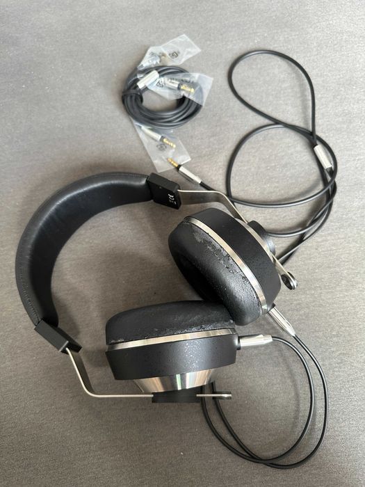 Слушалките Final Audio Sonorous IV