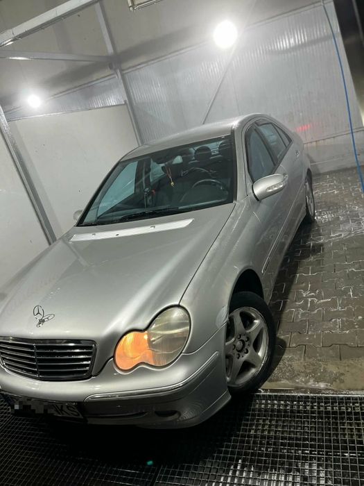 Vând mașină în stare buna