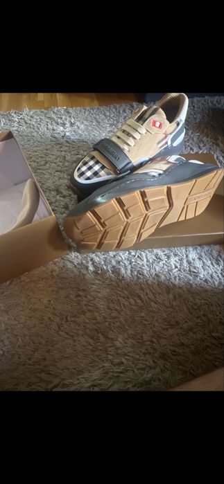 Adidasi burbbery 43