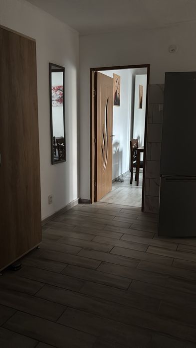 Inchiriez apartament 3 camere