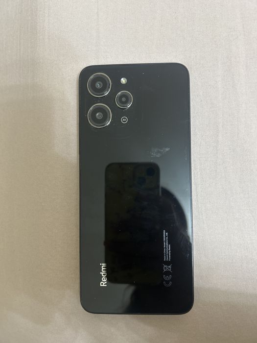Redmi 12 в черном цвете