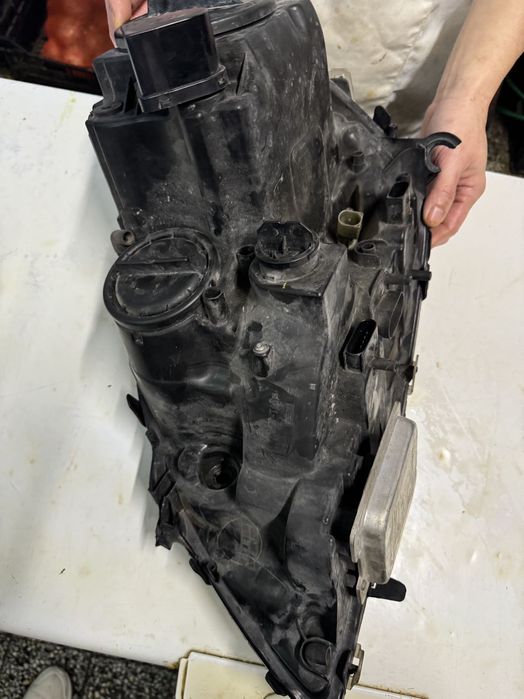 Фар за ML350 с чупени уши