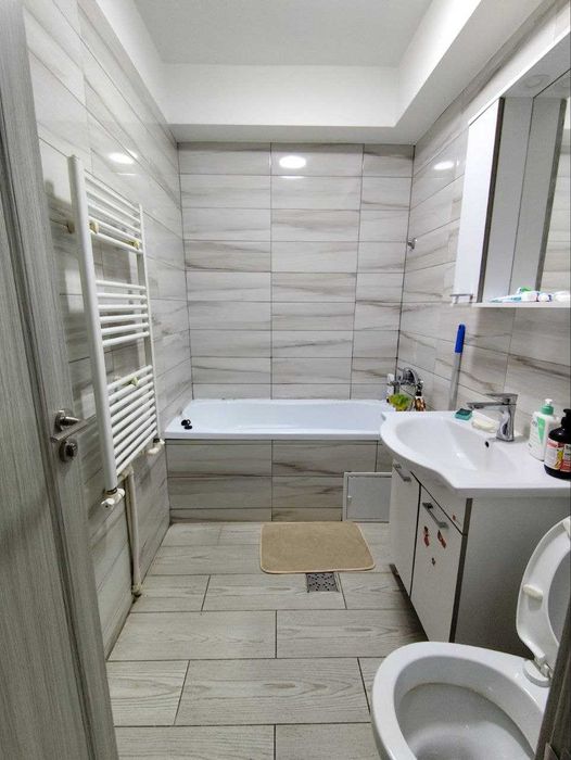 Caut coleg pe apartament în apartament cu 2 camere