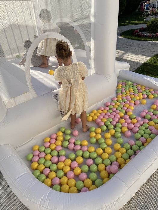 Castel gonflabil pentru printi si printese