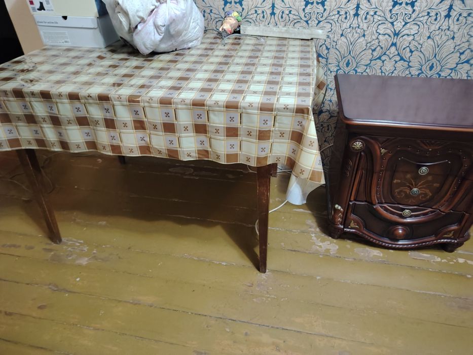 Столы, тумба, стул