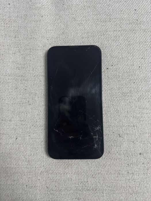 VAND iPhone 13 – FUNCȚIONAL – pentru reparație / piese