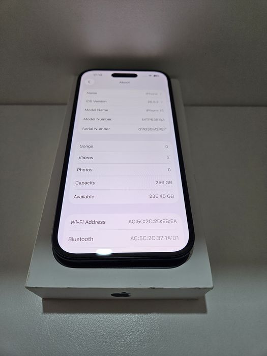 iPhone 15 negru 256GB la cutie