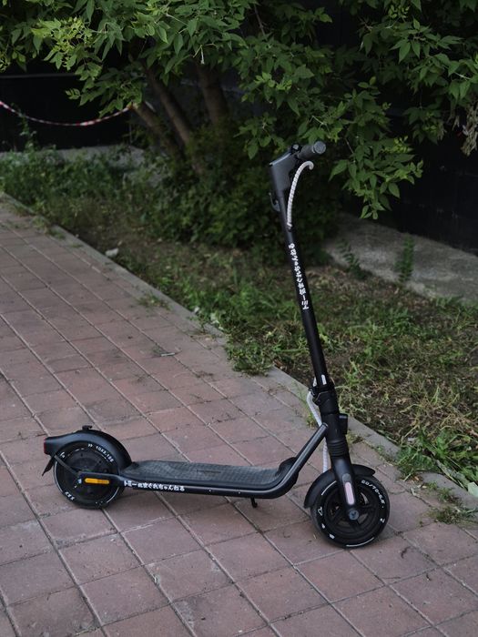 Продам Электросамокат Ninebot F2 Pro