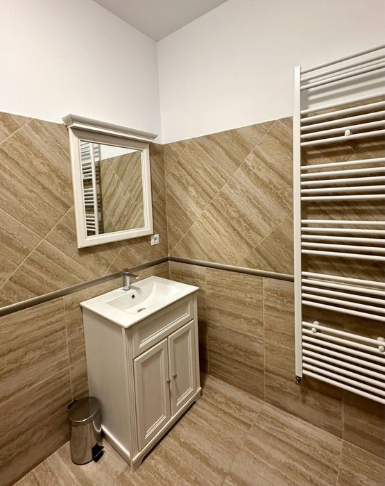 Spații multifuncționale , zona centrala, cabinete, salon sau cazare