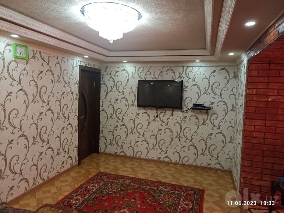 3-микр 2 хонали Балзак ресторани рўпарасида.Ғиштли квартира.